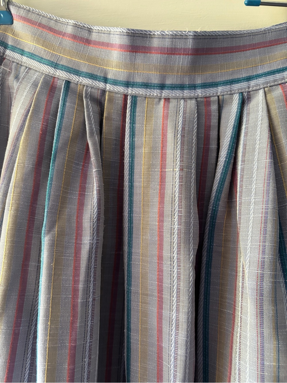 Authentic Vintage 1980s striped Midi Skirt with pleats and pockets